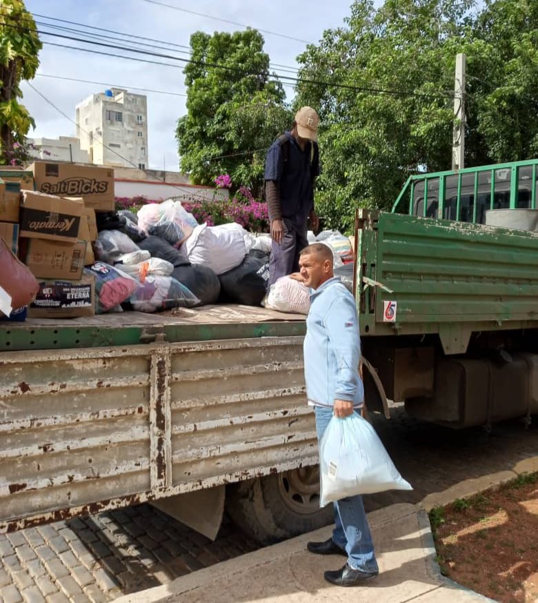 GHNordelo5's tweet photo. Sale otro camión con donaciones de la sede provincial de los #CDRHabana #Cuba #CDRCuba #FuerzaCuba https://t.co/sYFCEJfkIC