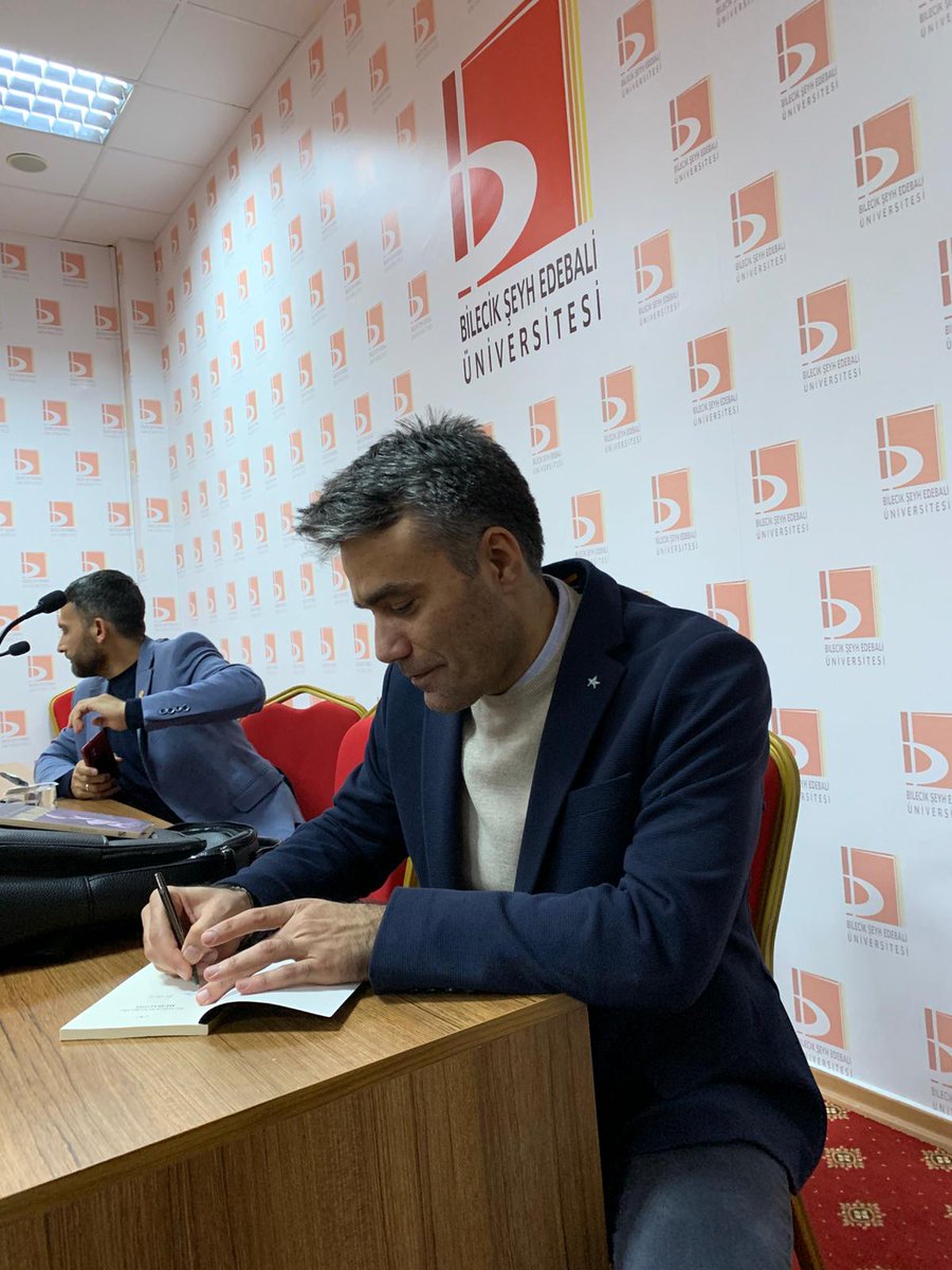 Bilecik'te ilahiyat öğrencileri ile sıcak ve hoş bir söyleşide bir araya geldik. Hadis ilmine ilgileri beni çok sevindirdi.