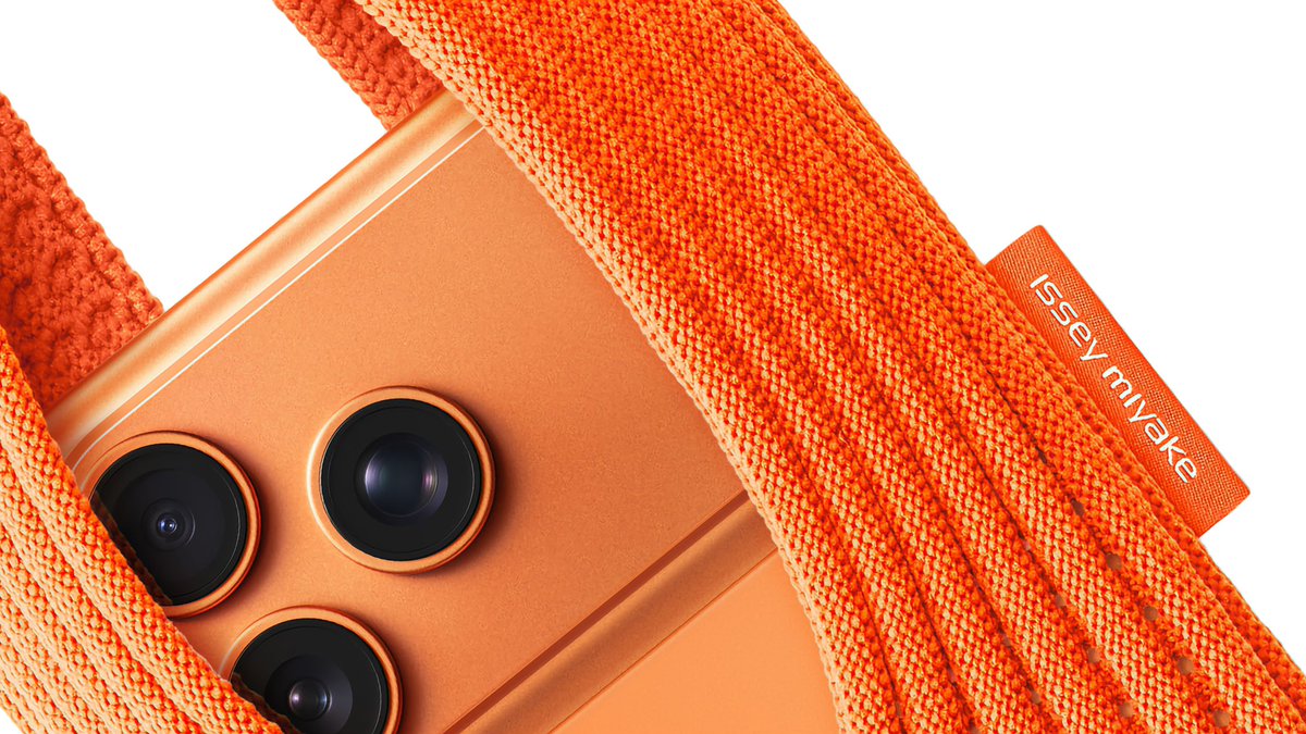 Apple ha lanzado el nuevo iPhone Pocket, un nuevo accesorio de correa de diseño de edición limitada 

Puedes encargar uno hoy mismo y estará disponible este viernes en tallas cortas o largas por 149,95 $ y 229,95 $ respectivamente. #applepocket