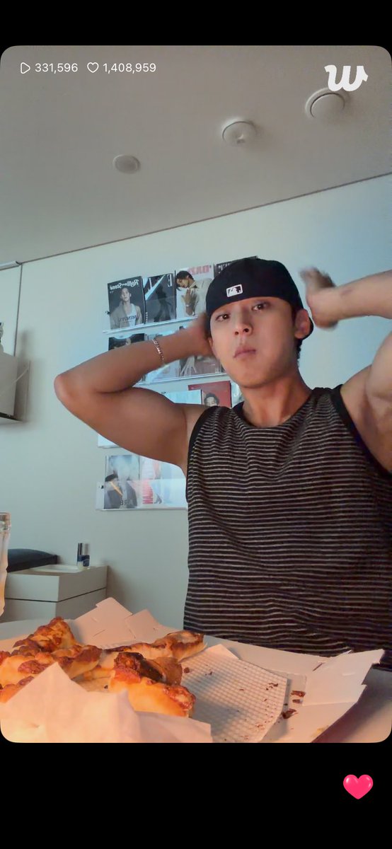 meaniesminwon's tweet photo. IMAGINE THIS IS YOUR ROOMMATE??? HELL YEAH JEON WONWOO YOU LUCKY GUY https://t.co/xeTDGOGQ4C
