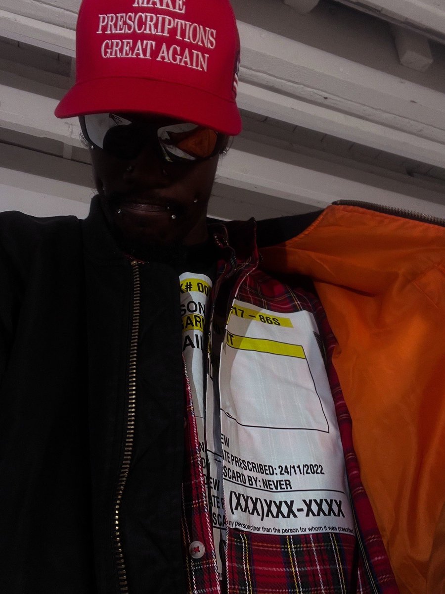 juxger's tweet photo. ON THE BLOCK WE MOVE CHICKENS 🐓 LIKE WING 🪽 STOP 🛑 🔥🔥🔥🔥
#DIPSET out now Link in bio pre-save !!! https://t.co/9k3nXV6Xbg