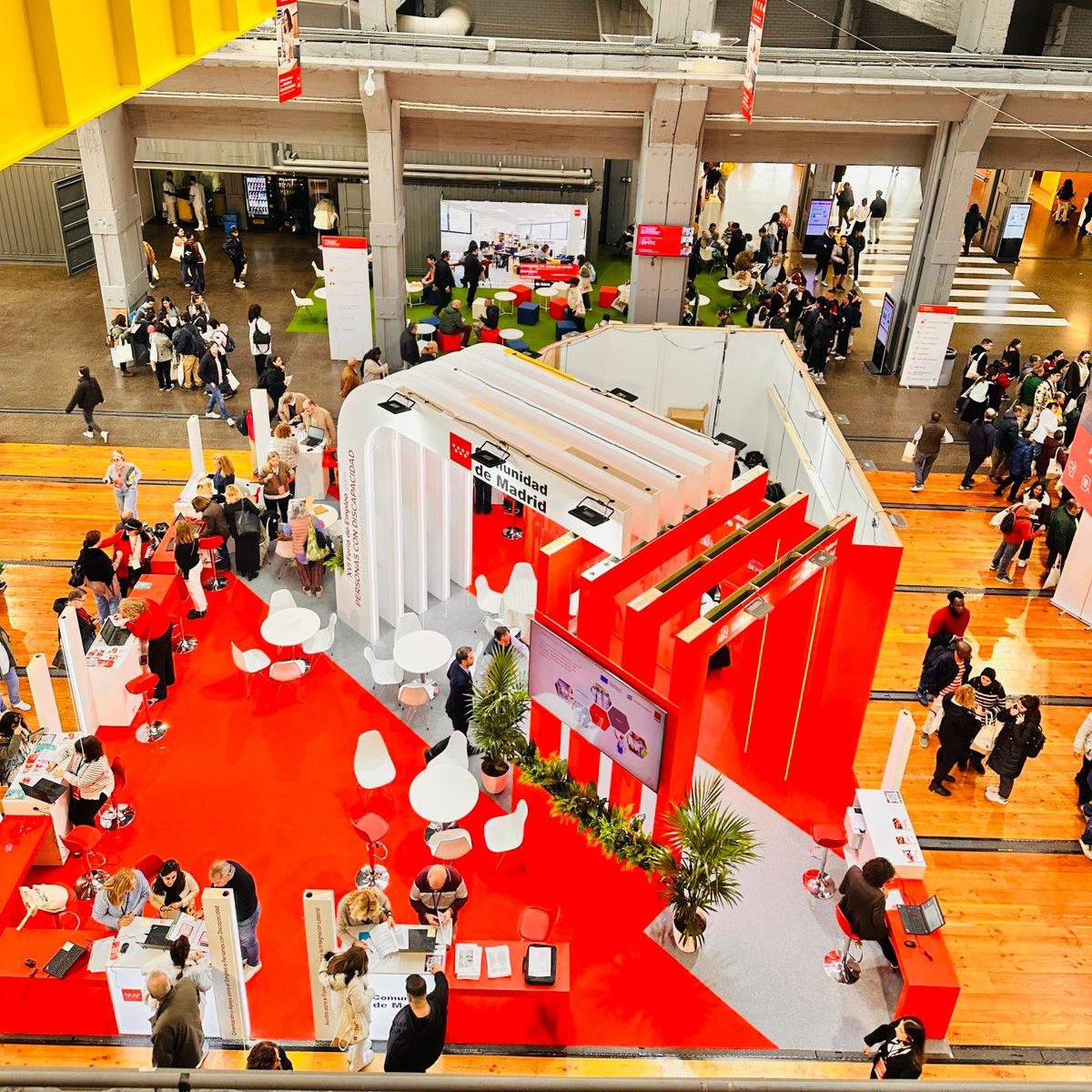EmpleoCMadrid's tweet photo. ♿️ Hoy ha tenido lugar el primer día de la Feria de Empleo para Personas con Discapacidad:

✅ Más de 4.600 asistentes
✅ Más de 150 entrevistas de trabajo realizadas
✅ 13 charlas celebradas por la @ComunidadMadrid

¡Te esperamos mañana! https://t.co/grXZeOj6Ax