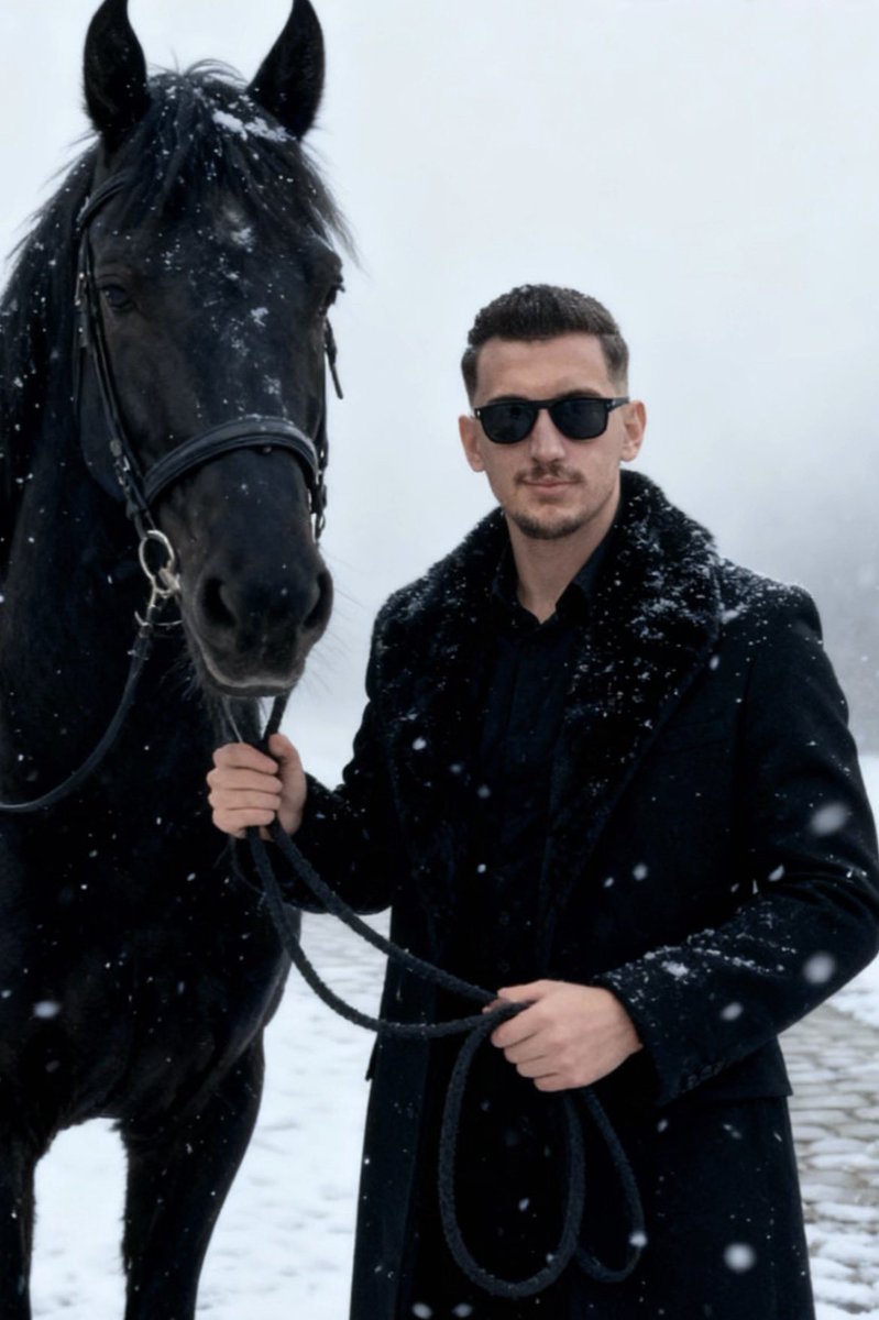 Yanlış yöne giden bir kalabalık içerisinde yer almaktansa, tek başına doğru yönde yürümek daha iyidir…
<a href="/sedat_peker/">Sedat Peker</a> 
#ReisSedatPeker