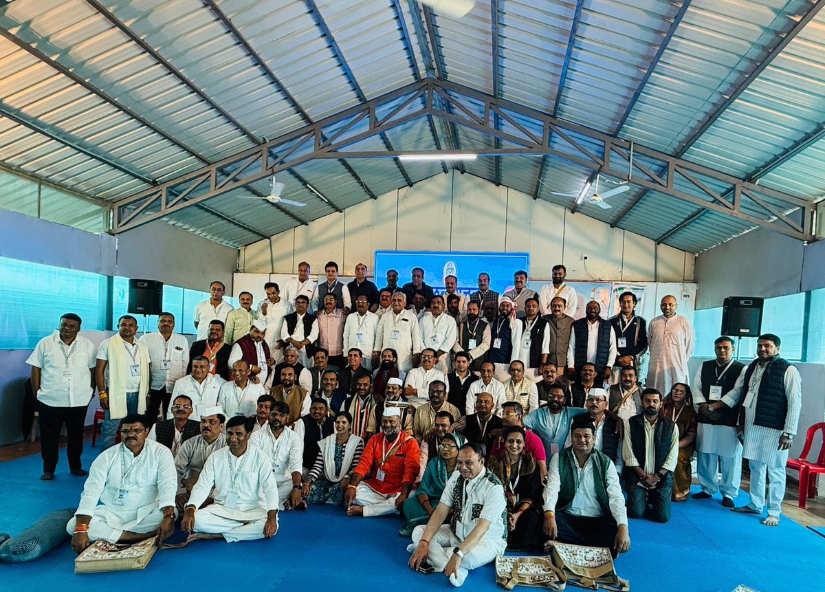 SachinAhimsa's tweet image. A powerful 10 day camp with the DCC Presidents and future Congress leaders of Madhya Pradesh. Our ideology and organization are in safe hands! Jai Jagat!