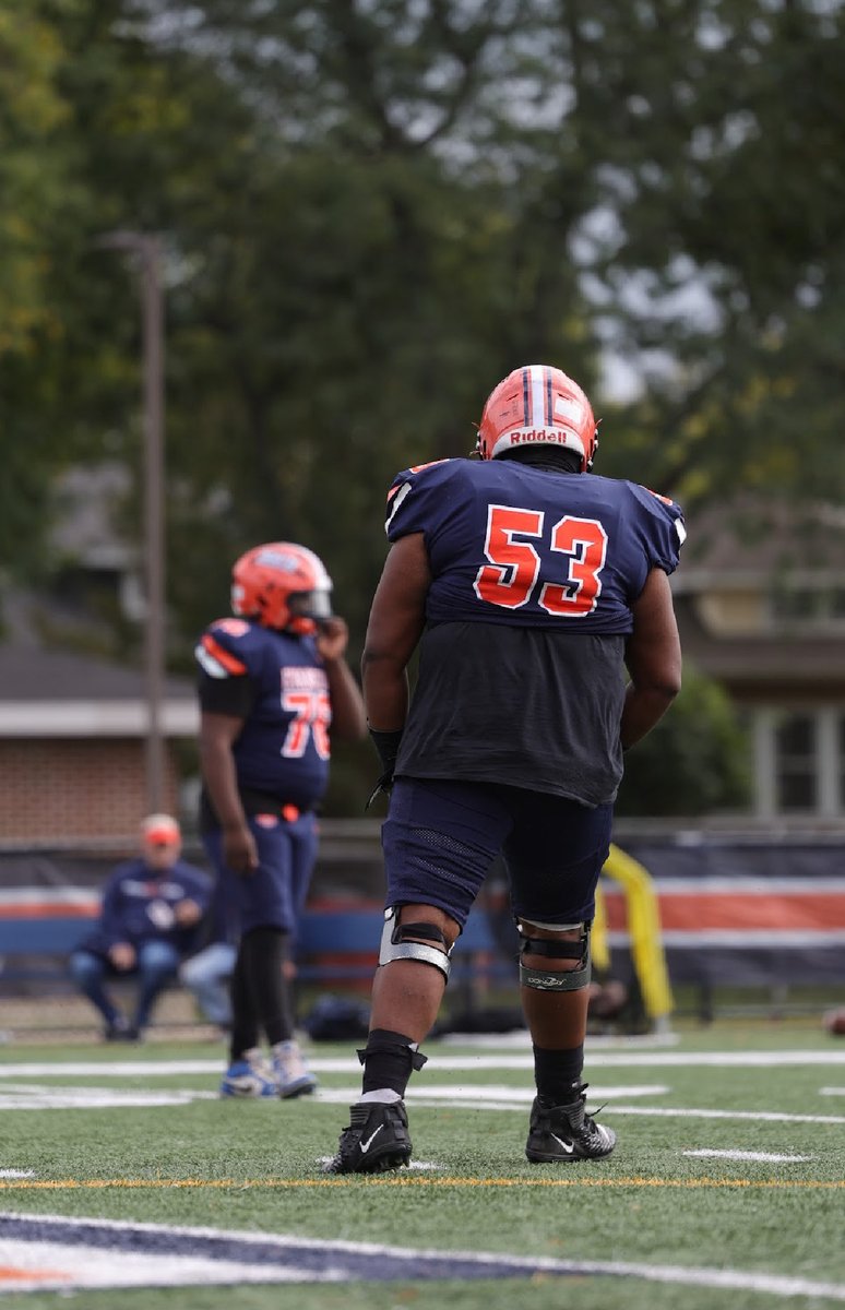 6’2 305 pounds from Evanston high school class of 2026
No sacks allowed 
22 pancakes 
I’m the guy you’re looking for
Guard/center

hudl.com/v/2SuENM