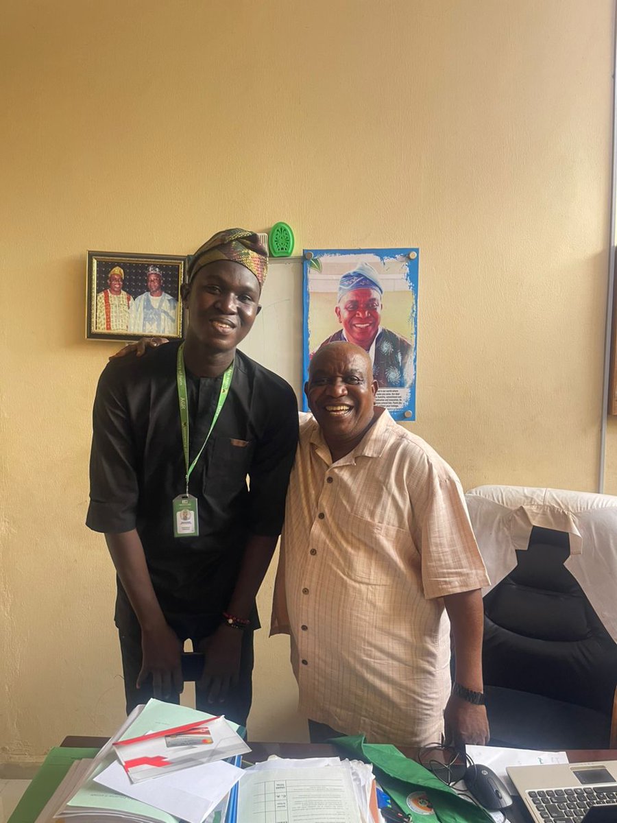 DrumzTofunmi's tweet photo. Last week Tuesday,
Following our successful 500L departmental orientation I had the privilege of leading the central executive council on a courtesy visit to some of our esteemed fathers in the department.

The visit provided an avenue for meaningful interactions, https://t.co/b98Y9KilPw