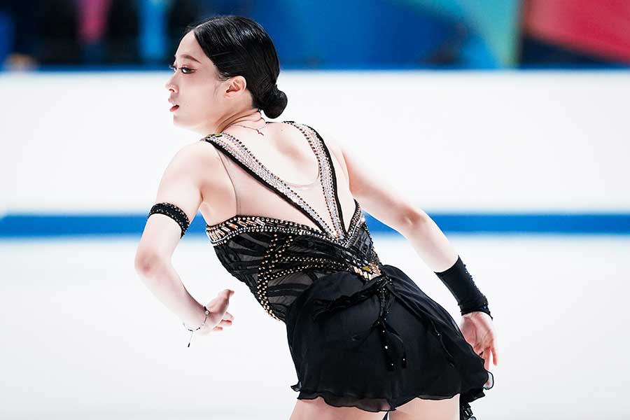 deathofthedoves's tweet image. More princess Youngie pics from NHK trophy 🌓🖤🤍 #YoungYou #유영