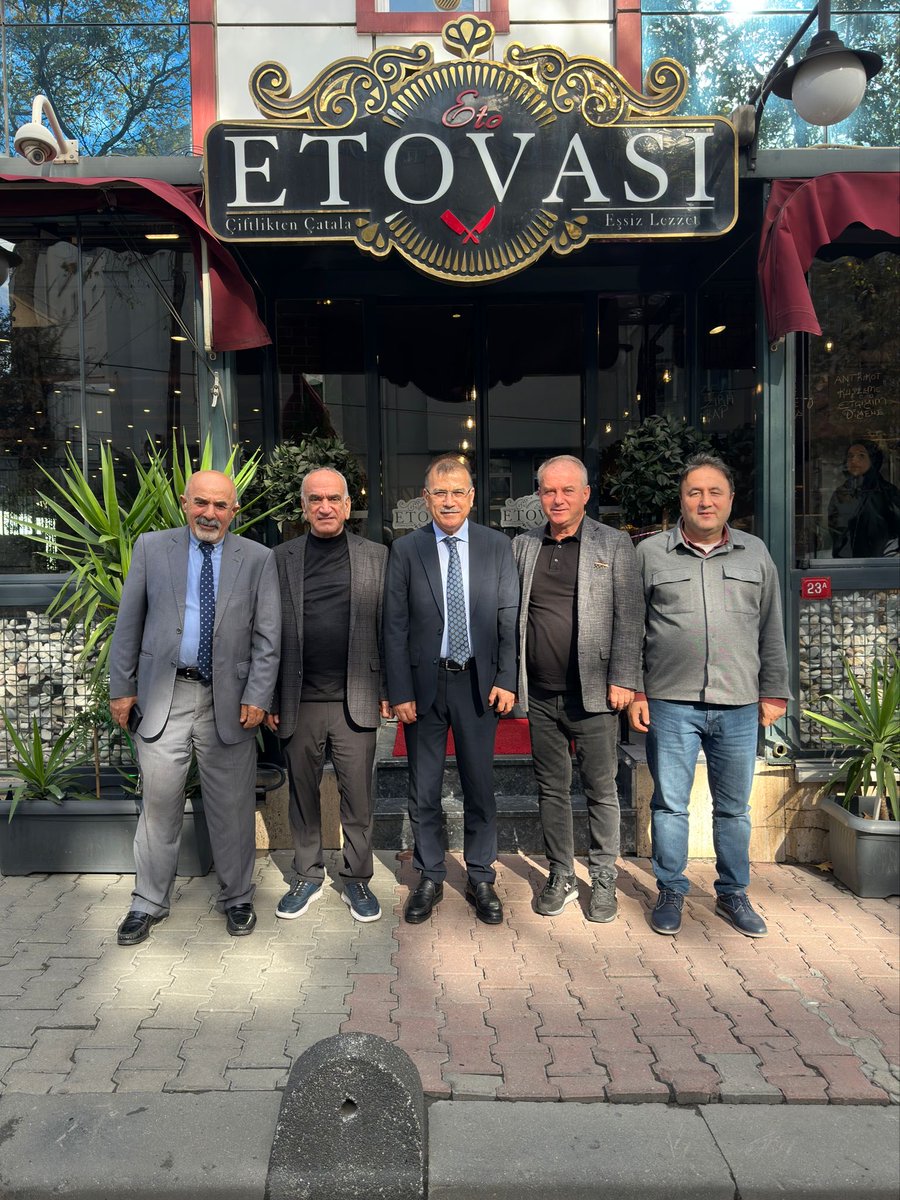 Beylikdüzü OSB yönetiminde birlikte çalıştığımız, Başkan ve yönetimini ziyaret ettim. Nazik kabulleri için teşekkür ederim.