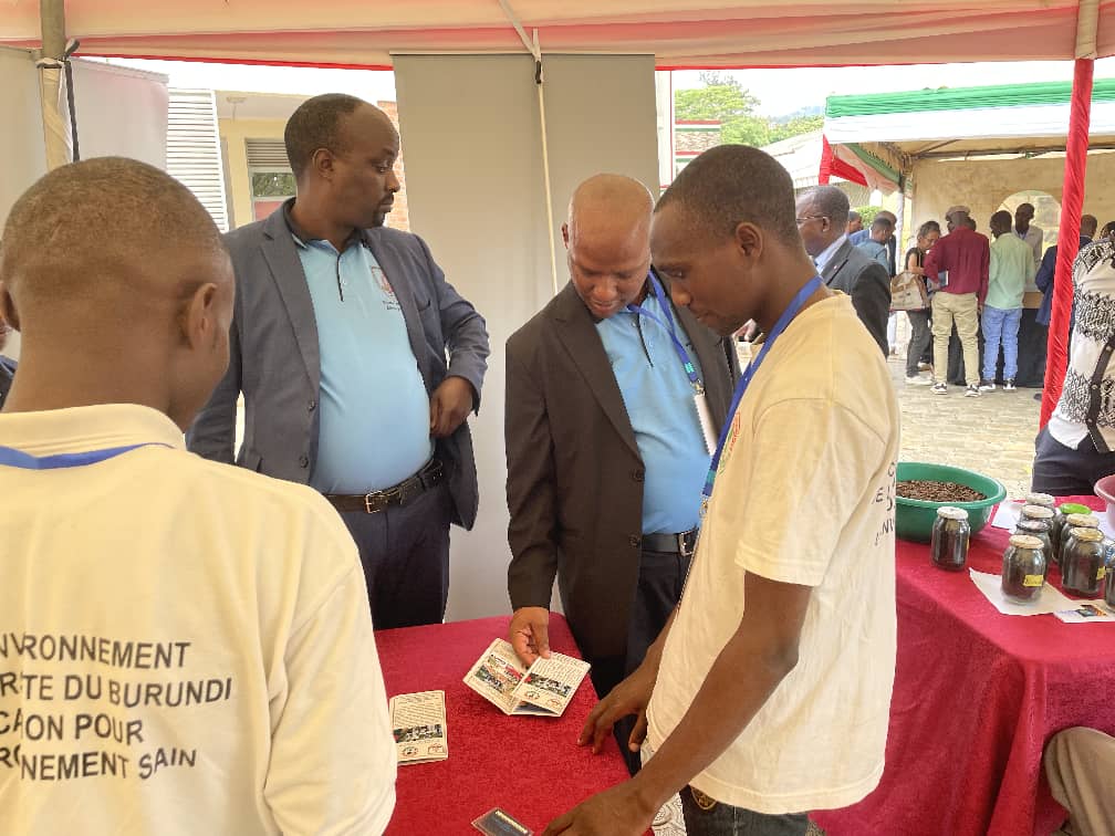 EnvironmentUb's tweet image. Participation au lancemnt officiel de la Semaine Universitaire, le 10/9, sous le thème : « Renforcemnt de la recherche scientifique et du partenariat pour 1 meilleure contributio de l’UB au dvpt socio-écque ».

#UniversitéDuBurundi #SemaineUniversitaire2025 #ClubEnvironnementUB