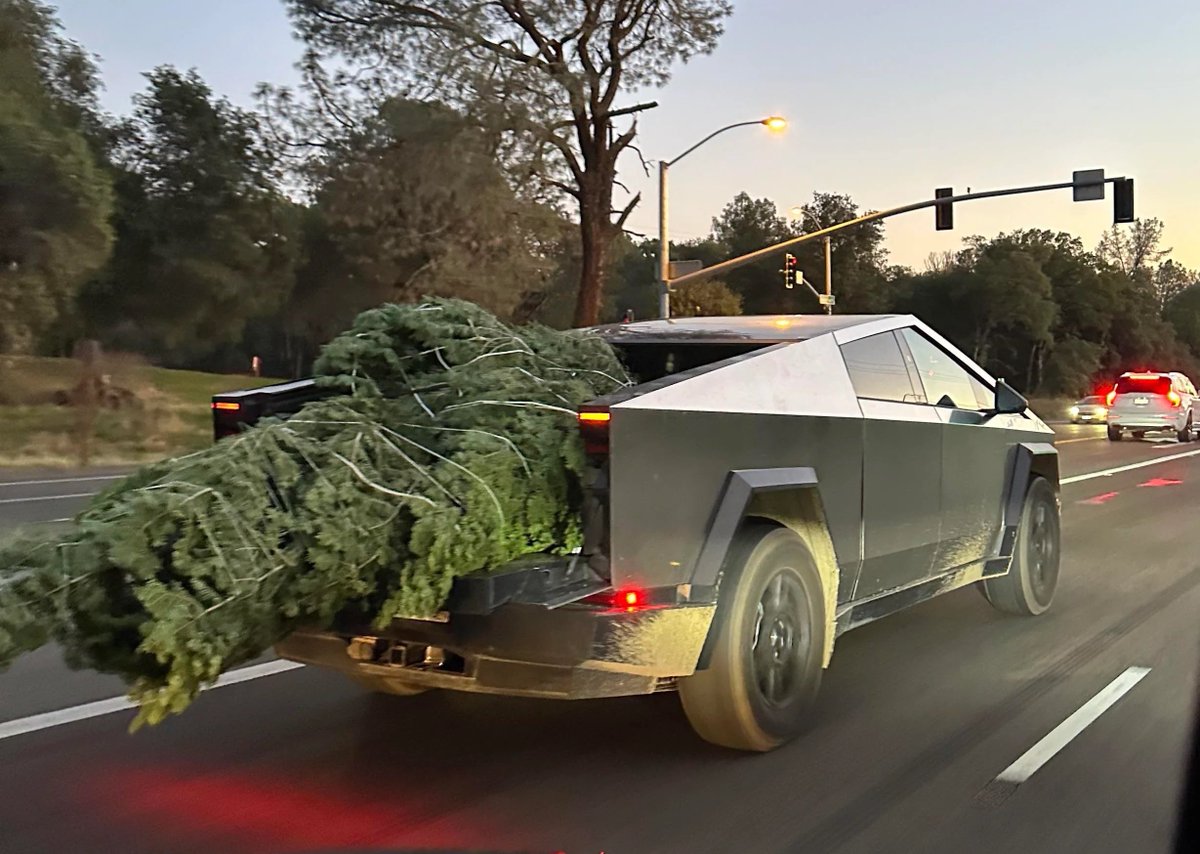 The Tesla Newswire tweet media