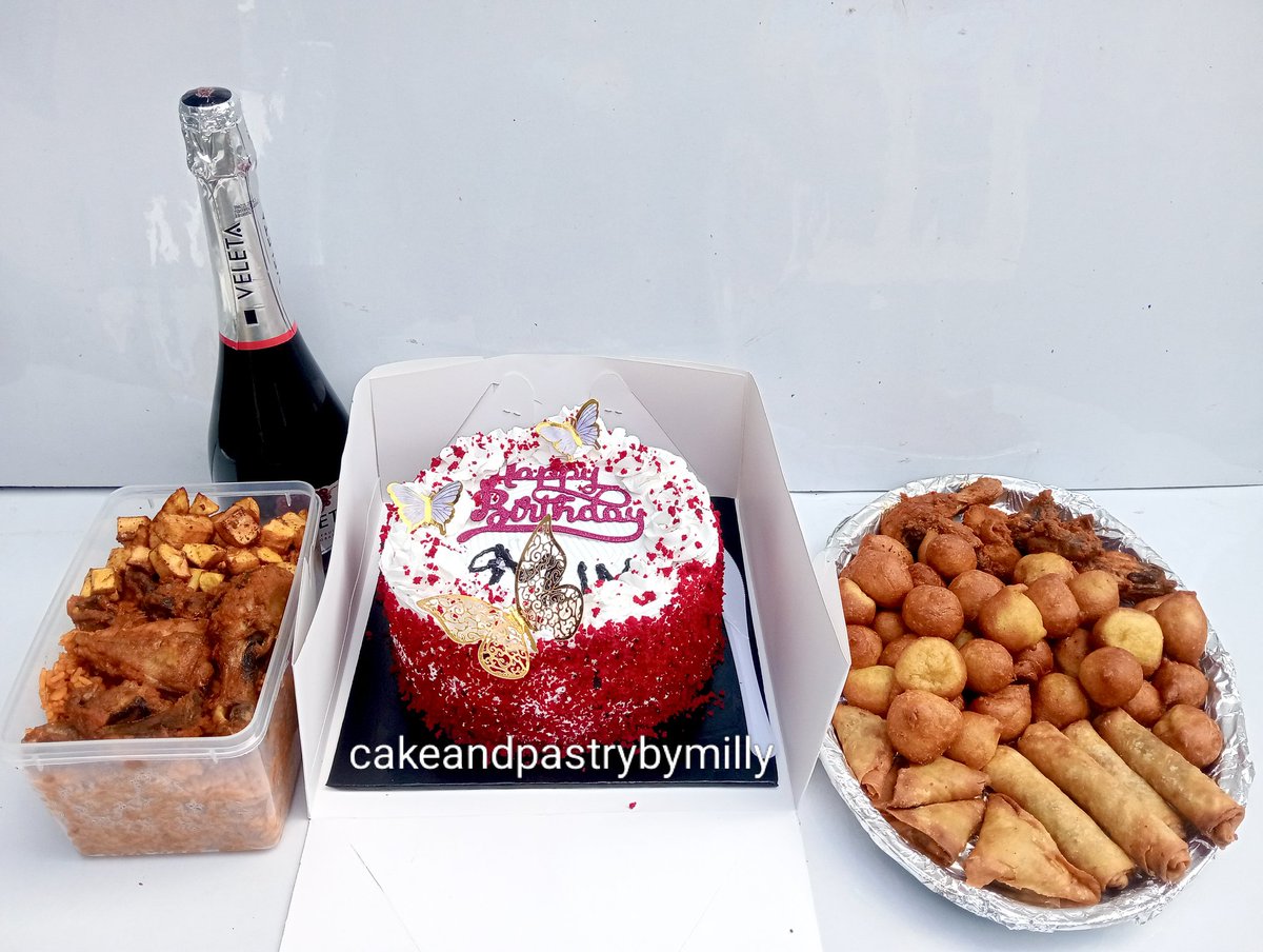 MillyEvents's tweet image. Price: N57,000

➡️ An 8inches 1 layer redvelvet cake in whippedcream frosting
➡️ Smallchops
4 springroll
4 samosa
4 chicken
4 gizzard
20 puffpuff
20 mosa
➡️A bowl of jollof rice,dodo
➡️A bottle of non alcoholic wine

Daily delivery within Lagos.
Send a DM to place an order.