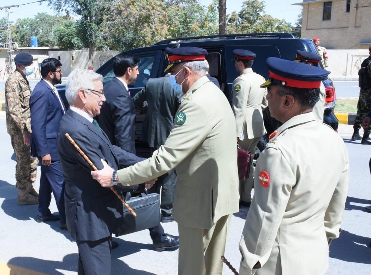 یہ وہ دن تھے جب شہباز شریف کو اقتدار دینے کے لیے لندن سے بلوا لیا تھا خواجہ صاحب پہلے ہی نشست جیت کر تابعدار تھے اس کے بعد زرا چیک کریں باپ کون بیٹا کون بنا ہوا تھا؟