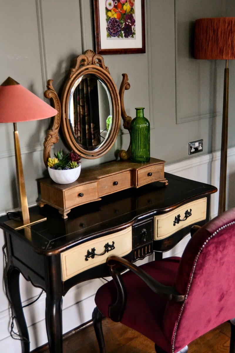 Whether it’s our big NYE bash, a Christmas dinner, or a festive get-together with friends — why not make a night of it? 🥂

Our rooms are just upstairs, so you can celebrate, relax, and skip the late-night journey home.

@youngspubs @youngsrooms