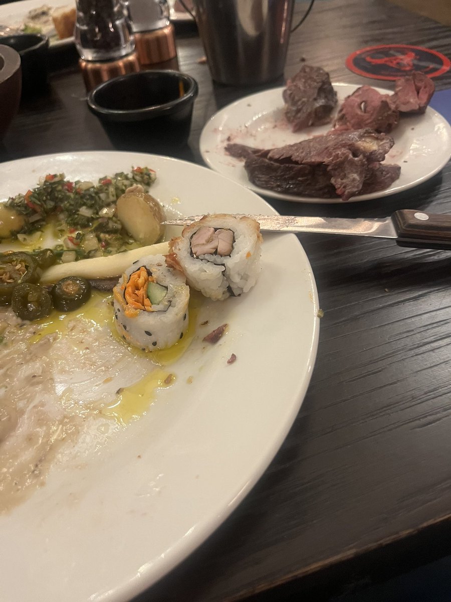 Eti niye pişirmediniz bu suşi ne işe yarıyo tadı yok tuzu yok kurban olayım iskendere