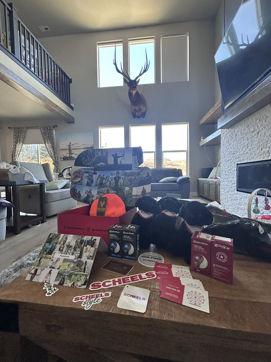 colbyutahman3's tweet photo. Shout out to the wonderful team @SCHEELS has. I just got home to this wonderful gift package. #AboveANDbeyond #WhatATeam https://t.co/iUaGbrwsvg