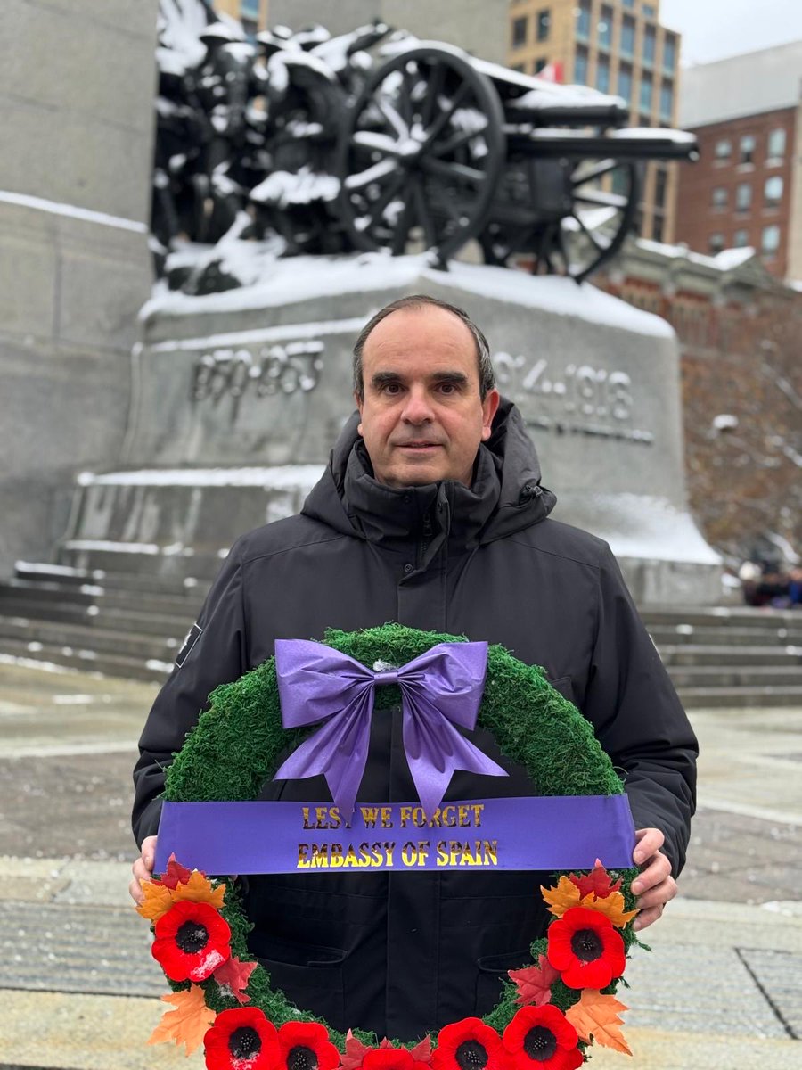 EmbEspCanada's tweet photo. Respeto, recuerdo, solidaridad y defensa de la libertad. Hemos participado en la ceremonia del #RemebranceDay #lestnotforget πͺπΈπ¨π¦
Respect, remembrance, solidarity, and defense of freedom. We took part in the #RemembranceDay ceremony. #lestnotforget πͺπΈπ¨π¦ https://t.co/Y3RwVYvZEr