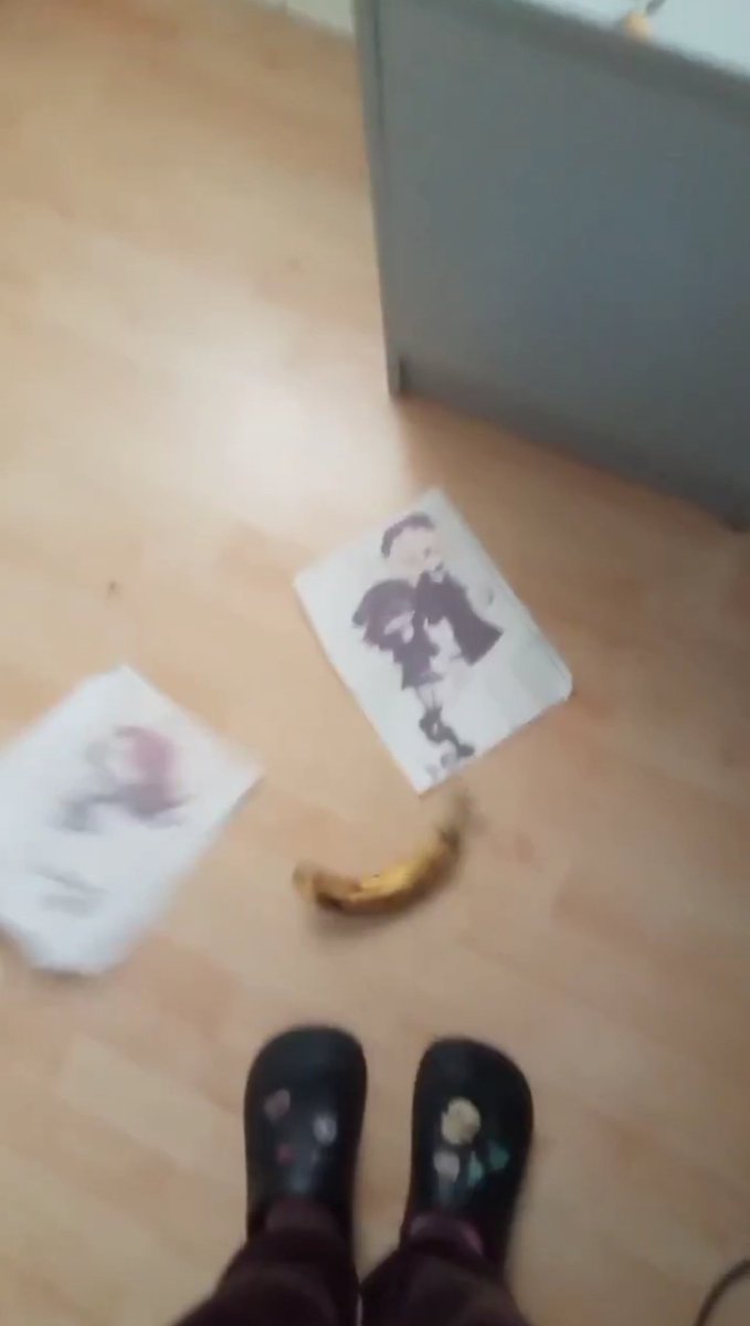 RMd339430's tweet photo. I also have a banana you can have my love 💦💦 https://t.co/PLAa0i7QpU