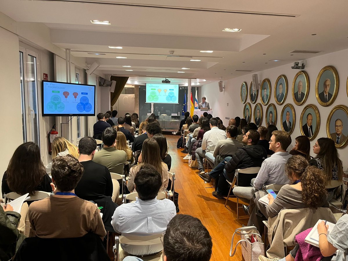 ortegapolledo's tweet photo. Compartiendo escenario para hablar de #STUI y cirugía desobstructiva de la obstrucción prostática benigna #BPO con @JustoQuintas y @albasierrad en remote durante el XXII Curso de la @aeu para Residentes de 5º año. https://t.co/MqEhMC6yik