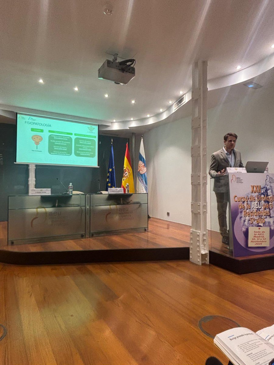 ortegapolledo's tweet photo. Compartiendo escenario para hablar de #STUI y cirugía desobstructiva de la obstrucción prostática benigna #BPO con @JustoQuintas y @albasierrad en remote durante el XXII Curso de la @aeu para Residentes de 5º año. https://t.co/MqEhMC6yik