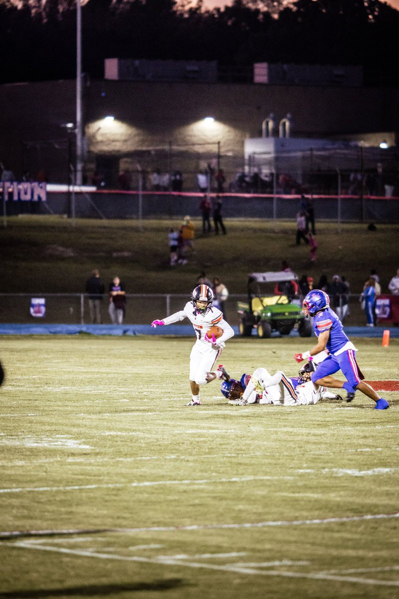 _Jakhihayden's tweet image. Sophomore regular season film out now!
*film as short as possible 
hudl.com/v/2TAGZG

Offense
- 6 TD
- 446 Yards
- 24 Receptions
- 16 YPC

Defense
- 2 INT
- 9 PBU
- 43 Tackles
- 1 TFL
- 1 FF