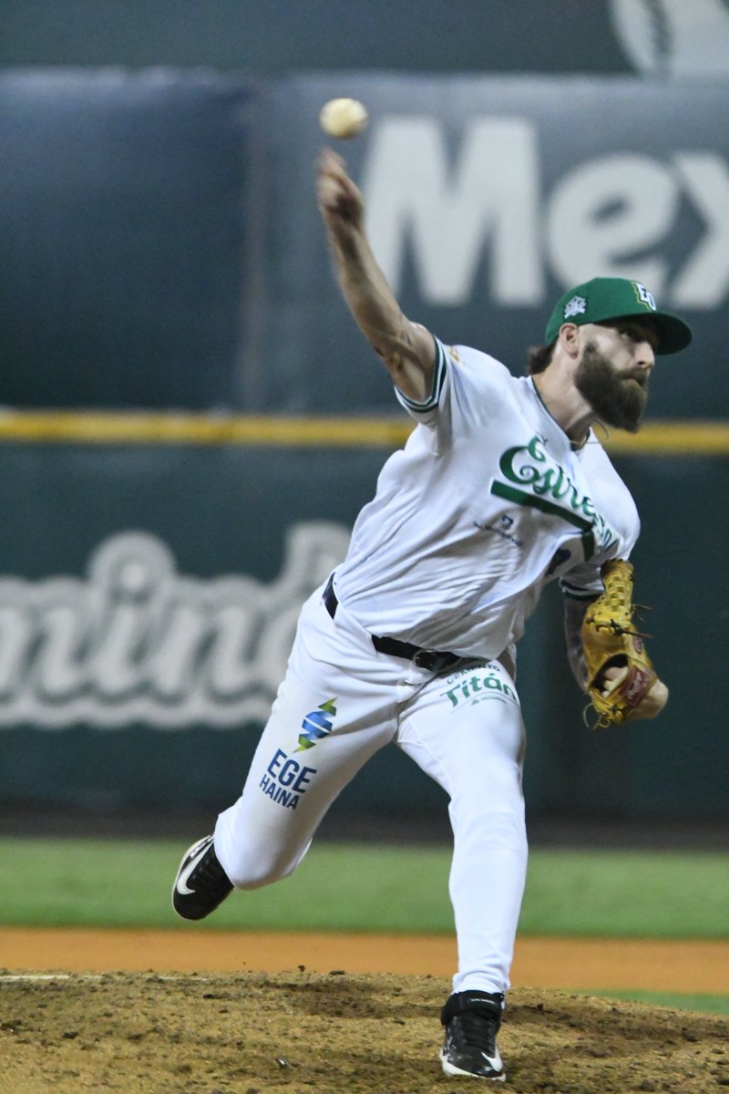 Ty Adcock tuvo ayer 2.0 IP por 2do. JL. No permitió carrera por 6to. JL consecutivo, con 8.0 IP en ese trecho. Adcock no ha concedido BB en 9.0 IP, con 15 K. su WHIP está en 0.89. Ha aceptado 8 H.