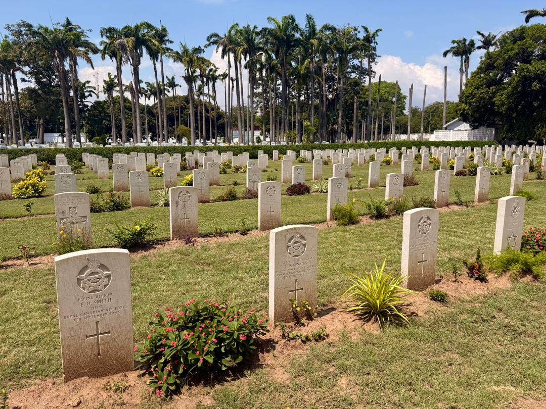 CanHCGhana's tweet image. Today, @CanadaInGhana was honoured to join President @JDMahama &amp;amp; @ArmedForcesGH in a moving #RemembranceDay ceremony at the Christianburg War Cemetery, Accra. 

There rest 7 Royal Canadian Air Forces members, alongside #Commonwealth and Ghanaian troops.

#WeWillRememberThem
