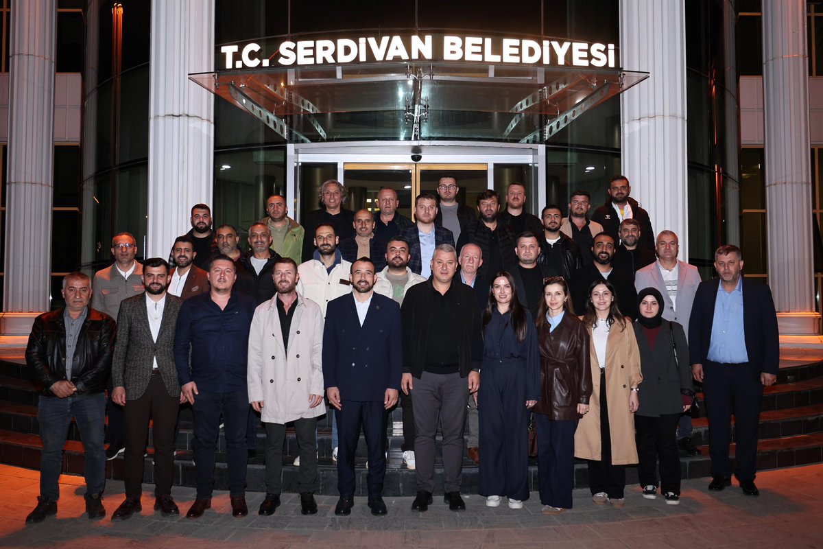 osmancelikSRD's tweet photo. Yıllardır birlikte yol yürüdüğümüz dava arkadaşlarımızla bu akşam belediyemizde bir araya geldik.

AK Partimizin İlçe Başkanı, Kadın Kolları Başkanı, Gençlik Kolları Başkanı ve teşkilatımızın her bir kıymetli üyesi ile dünümüzü, bugünümüzü ve yarına dair fikirlerimizi paylaştık.

Yolumuz uzun olsa da, gönlümüz daima bir…
