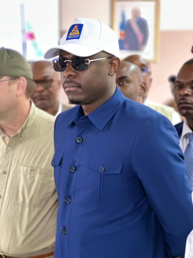 ahako_benedicte's tweet photo. #BASANGO🚨
#RDC
#SNEL
#INGA3
la SNEL et la Banque mondiale préparent le lancement du plus grand projet énergétique de la RDC
Dans le cadre du développement du parc productif en électricité en République Démocratique du Congo, le Directeur Général de la Société Nationale d’Électricité SNEL SA, le Prof, Dr, Ir Teddy Lwamba Muba, a conduit ce mardi 11 novembre une importante délégation de la Banque mondiale sur le site d’Inga, dans la province du Kongo-Central.
Cette visite s’inscrit dans le cadre des préparatifs des études d’options pour le lancement du projet Inga 3, un projet stratégique destiné à transformer durablement le paysage énergétique de la RDC.
La délégation comptait notamment le Directeur des opérations de la Banque mondiale pour la région Afrique, Albert Zeufack, ainsi que les représentants de sept ambassades du G7 accréditées en RDC, témoignant de l’intérêt international suscité par ce méga-projet.