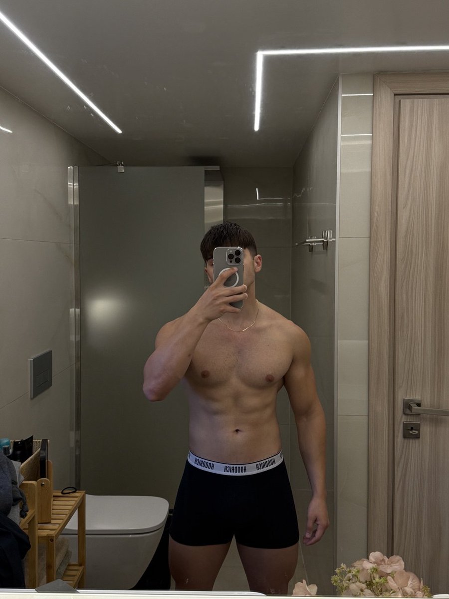 Young Stud tweet media