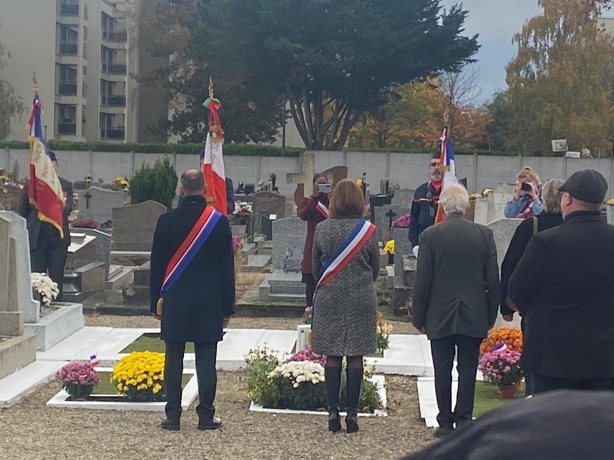 Cérémonie 11 novembre. Devant tant de souffrances et de courage, il nous revient d’être forts, de cultiver la paix entre nous, et de nous tenir droits vers l’extérieur. Notre respect va à nos soldats d’hier, comme à ceux d’aujourd’hui. Honneur et patrie <a href="/partiudr/">UDR</a> <a href="/OserLaFrance/">Oser la France</a>