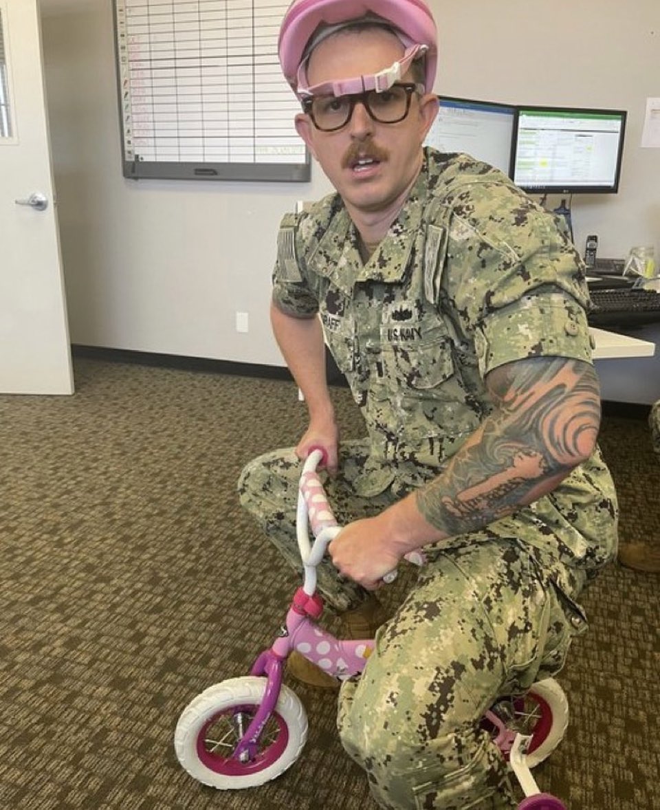 Shipbox Garage tweet media