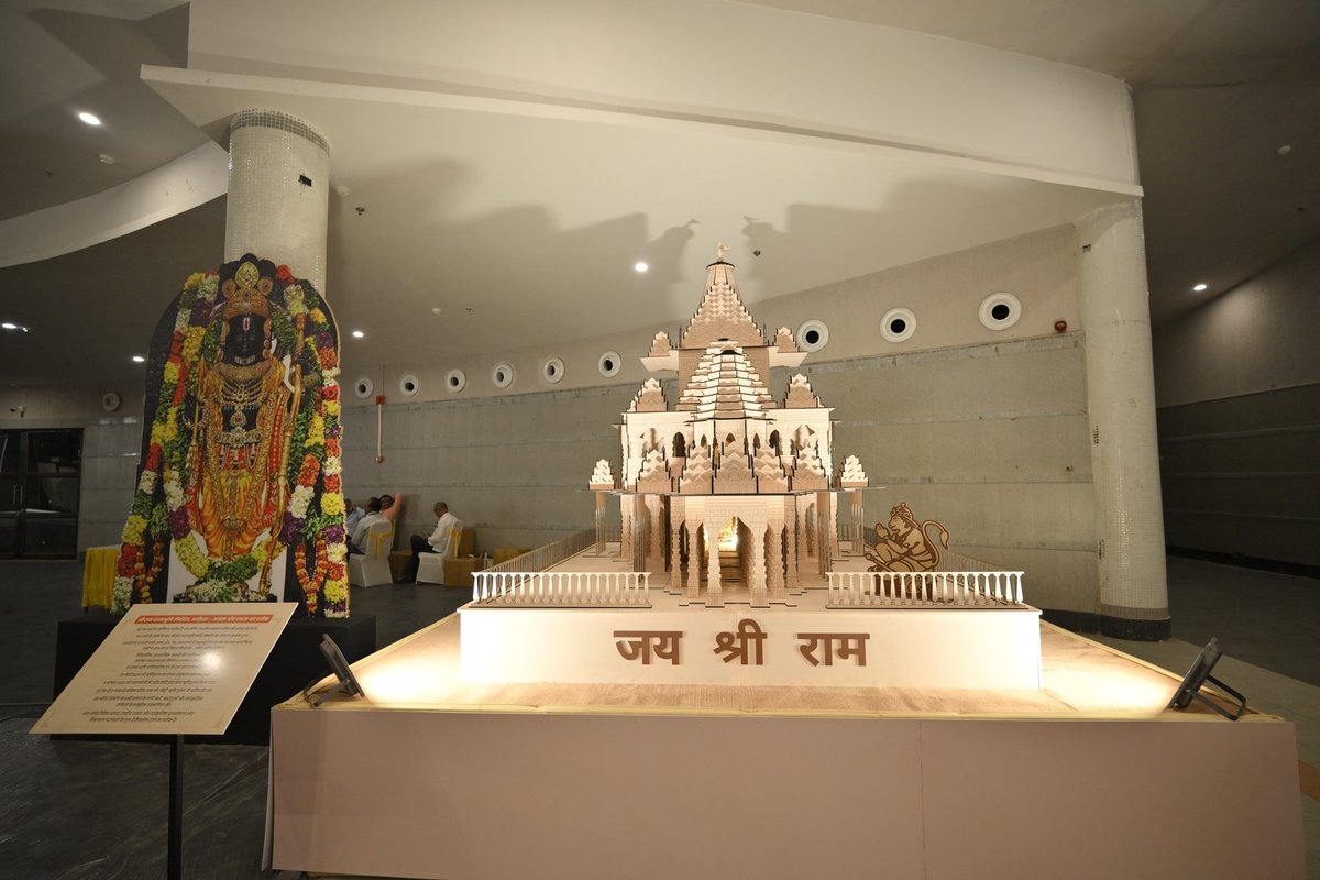 bvmgujarat's tweet image. प्रदर्शनी में अयोध्या राम मंदिर की भव्यता, विवेकानंद रॉक की प्रेरणा और भारत माता की करुणा – धर्म, शक्ति और गर्व के प्रतीक, जो आरएसएस के विकसित भारत के vision को आकार देते हैं। 🇮🇳
#RSS100 #RSS100Years #RSSNewHorizons