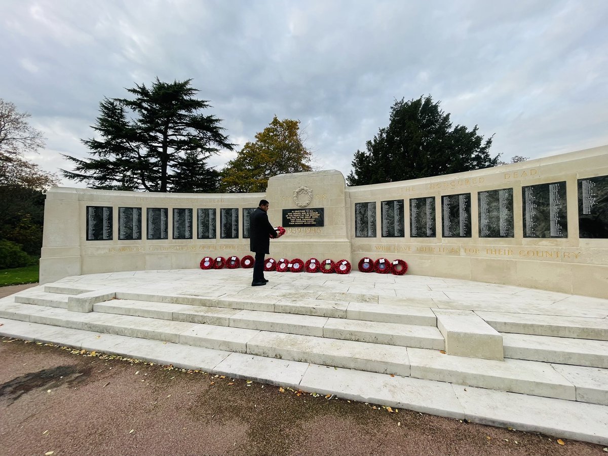 MoinAQuadri's tweet image. @MoinQuadri  
On this Armistice Day, we remember the 11th hour of the 11th day of the 11th month 1918 .
No more war. No more arms sales. No more young lives spent on battlefields.  

Peace now, peace always. 🕊️  

#ArmisticeDay #WhitePoppy #GreenParty