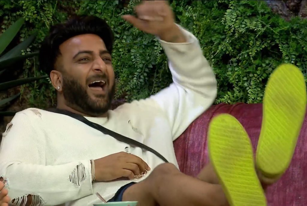 Saaaalooon apna <a href="/ShehbazBadesha/">Shehbaz Badesha</a> captain ban gya 🥳

#ShehbazBadesha 
#BiggBoss19 #BB19