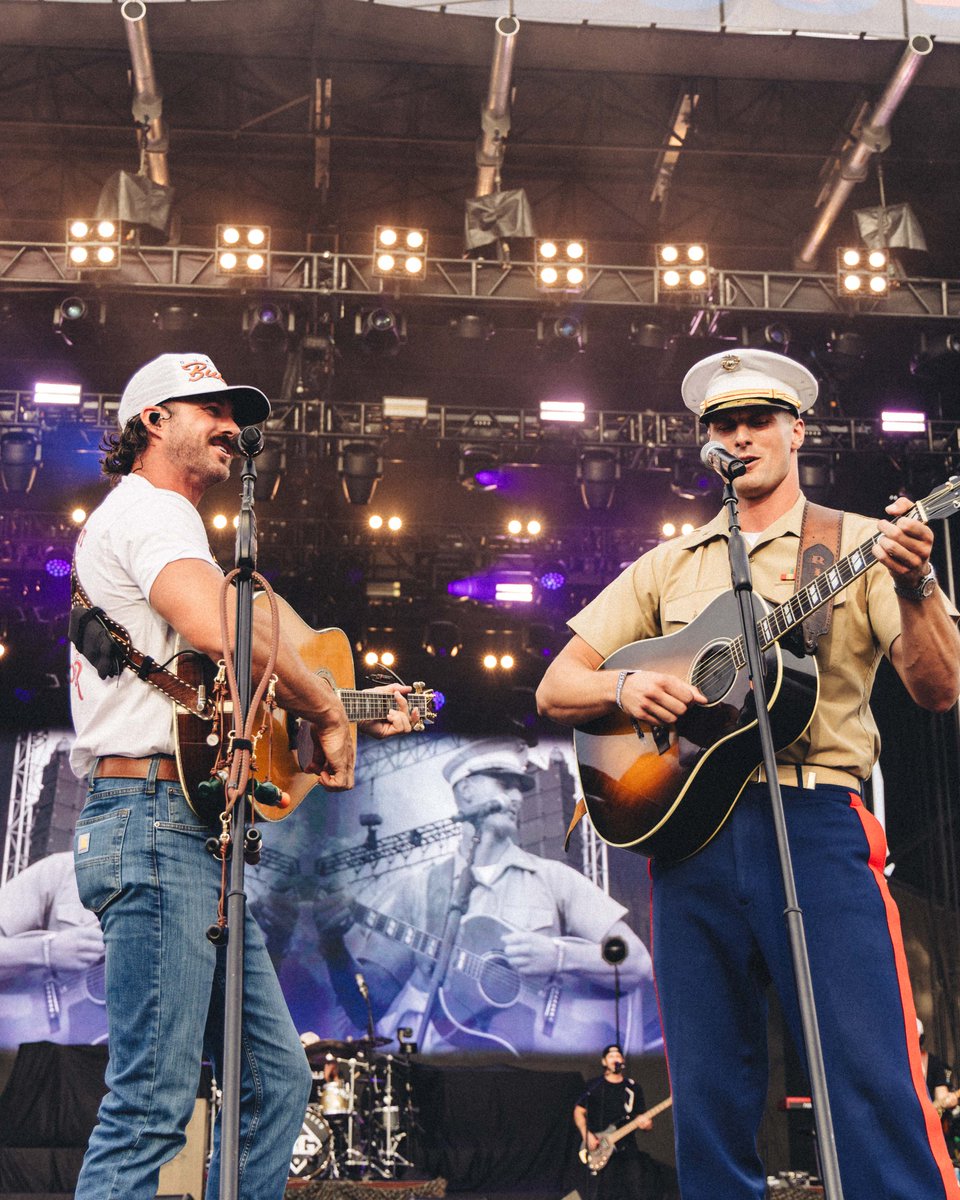 Core memory: <a href="/RileyGreenMusic/">Riley Green</a> and Jackson Perkins on stage 🇺🇸🙌

Grateful today and every day for those who’ve served. 

Smokeout is proud to partner with @vettix to support veterans, active-duty service members, and military families!