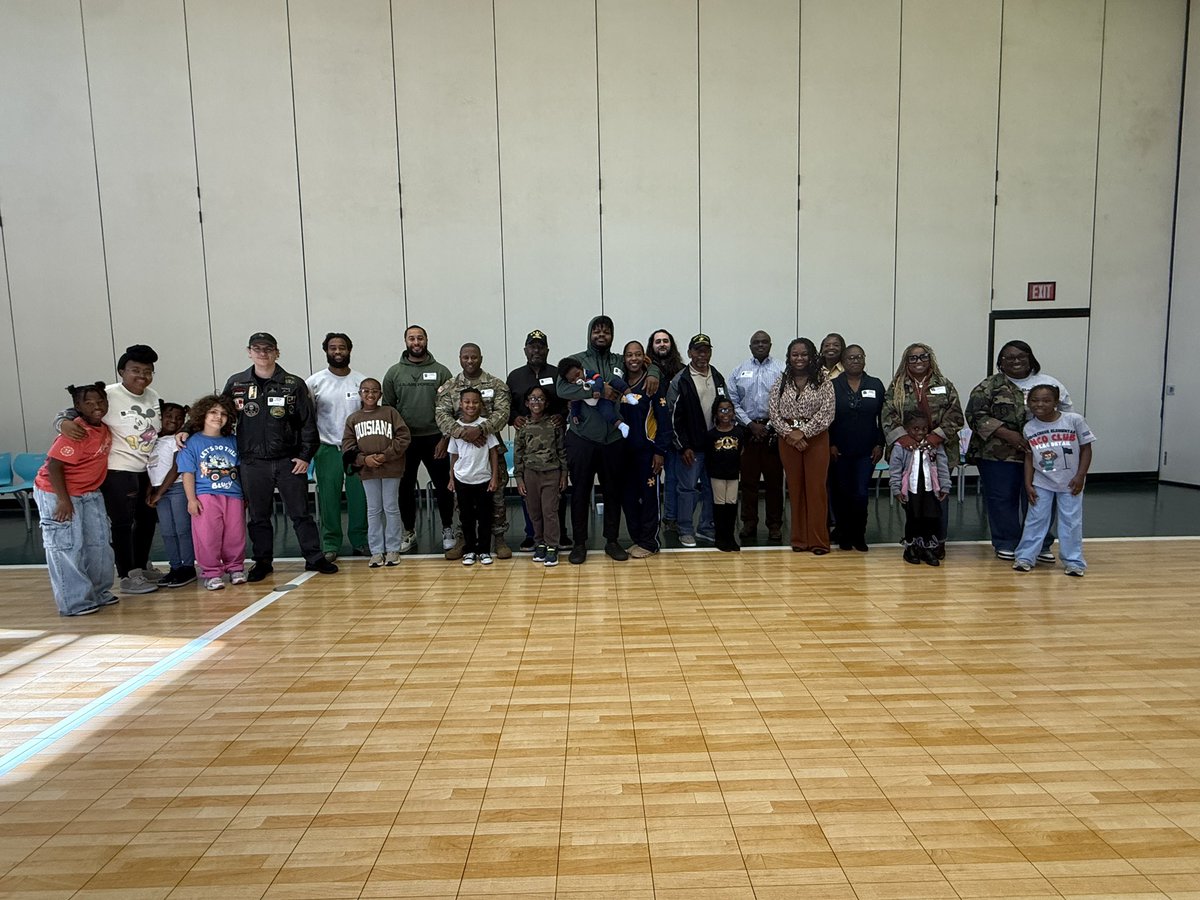HumbleISD_RCE's tweet photo. We want to express our gratitude to Veterans everywhere for their courage, sacrifice &amp; service. ❤️💙🤍 We had the pleasure of hosting our #cubcommUNITY veterans today &amp; it was truly an honor. Thank you to Mr. Jones &amp; our RCE Choir for leading the program. Happy Veterans Day! 🇺🇸 https://t.co/JQ1kJaeGIX