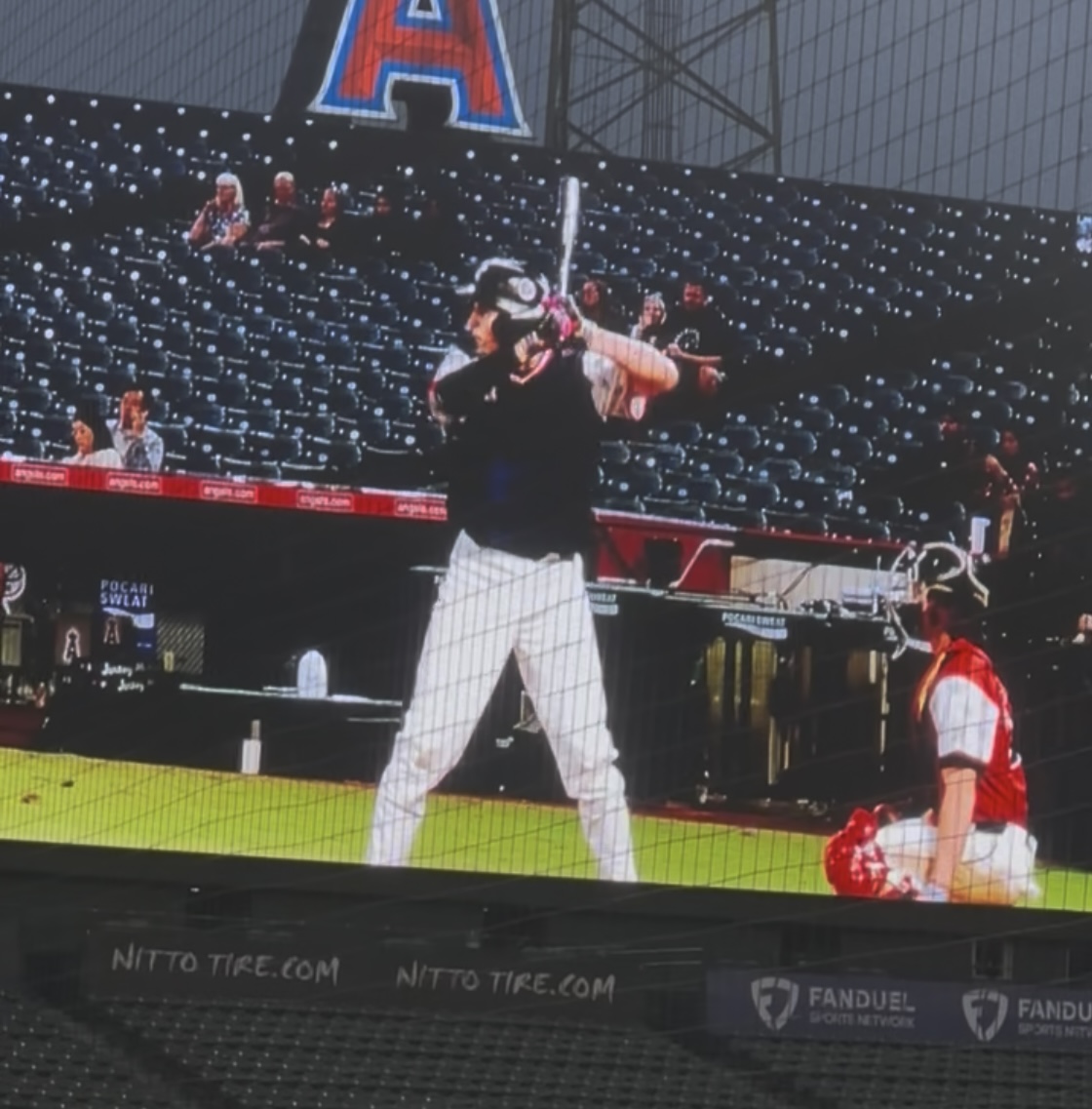 CWaitley12's tweet photo. Thank you @BUSShowcase for the invite to the Angels Stadium Showcase, HR contest, playing under the lights, and just an overall amazing event. https://t.co/AIs6zpb9GA