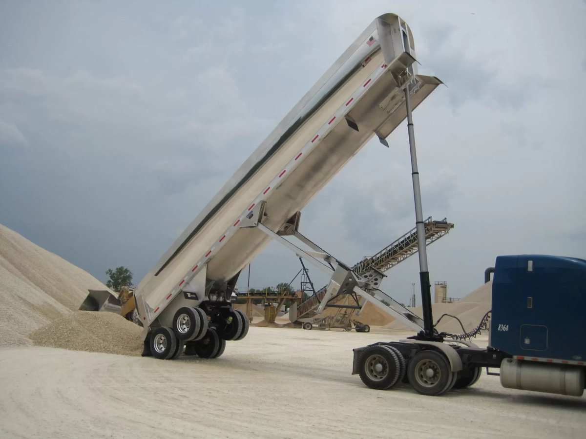 1580Utility's tweet photo. Load it up! The Travis Alumatech End Dump handles the toughest material with unmatched stability and a lightweight design. Save on fuel, haul more volume. Ready to upgrade your fleet?

Call us today at (888) 973-4040!
.
.
.
#EndDump #TravisTrailers #Hauling #TowItYourself https://t.co/QKfmGWR5h6