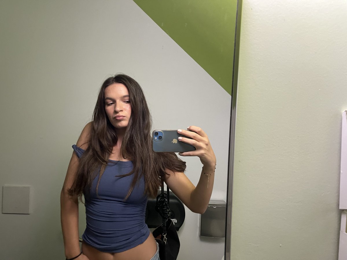 camiIIe 🦋- S0FlA tweet media