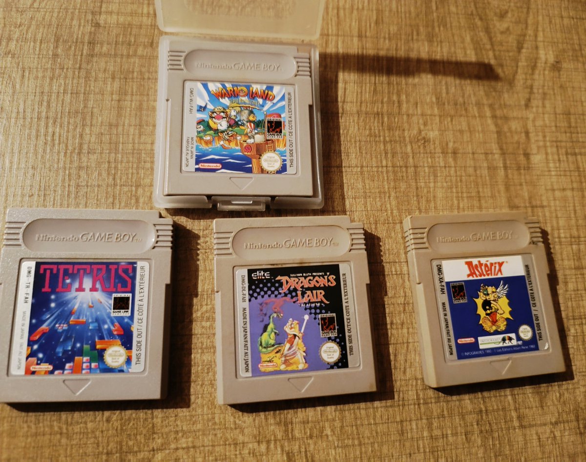 ⚠️ 
Vend #Nintendo GameBoy en parfait état. 
Totalement fonctionnel 
+ 4 jeux .

Pour plus de précisions venez en MP 
#retrogaming