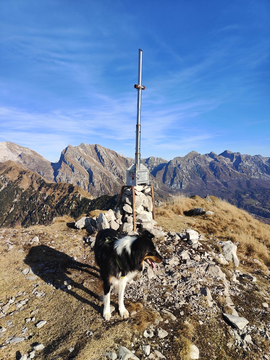 galloforcello2's tweet photo. E vabbè è una sfida impari lei ha il 4x4 sempre inserito...
#dolada cima
#11novembre2025 https://t.co/Y0XCRaEDD5
