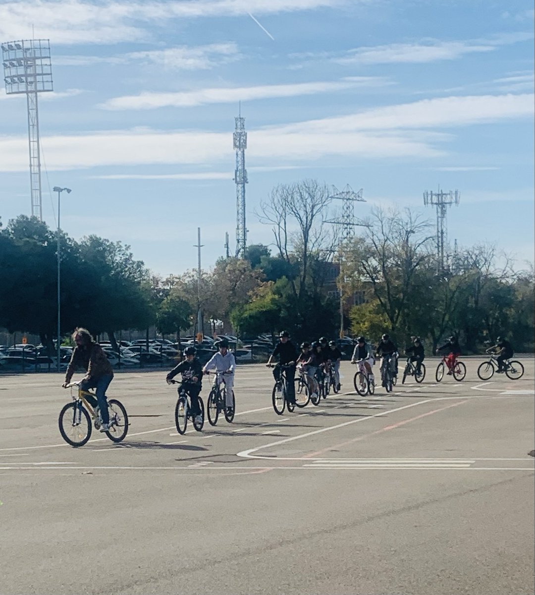 Avui 1r d’ESO B ha gaudit d’un curs de circulació segura amb <a href="/LHenbici/">L'Henbici</a> . #somlliscart  #secundàrialliscart 

instagram.com/p/DQ7LvDEiBIi/…