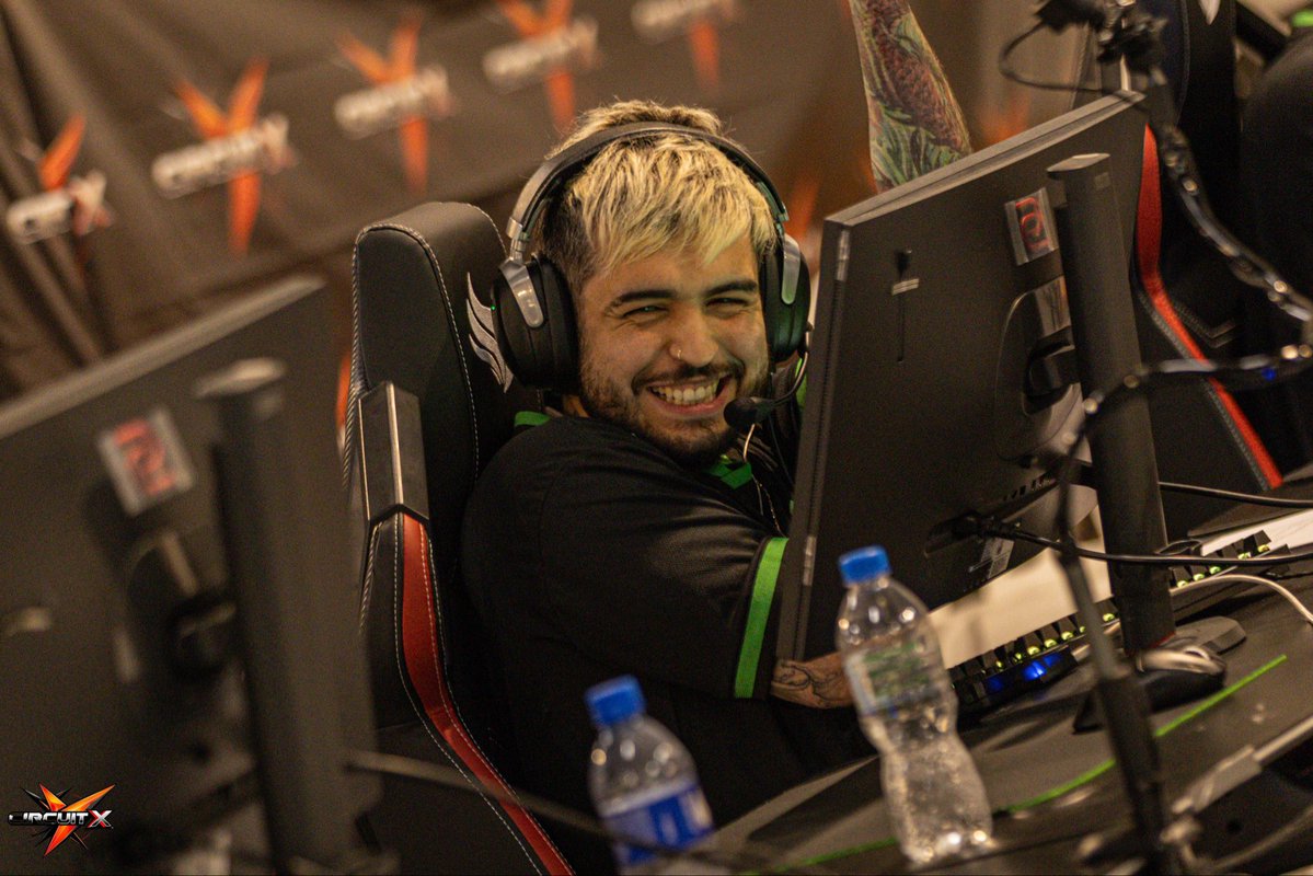 dudukfotos's tweet image. I LOVE THIS GAME 

📸📸📸📸📸📸📸