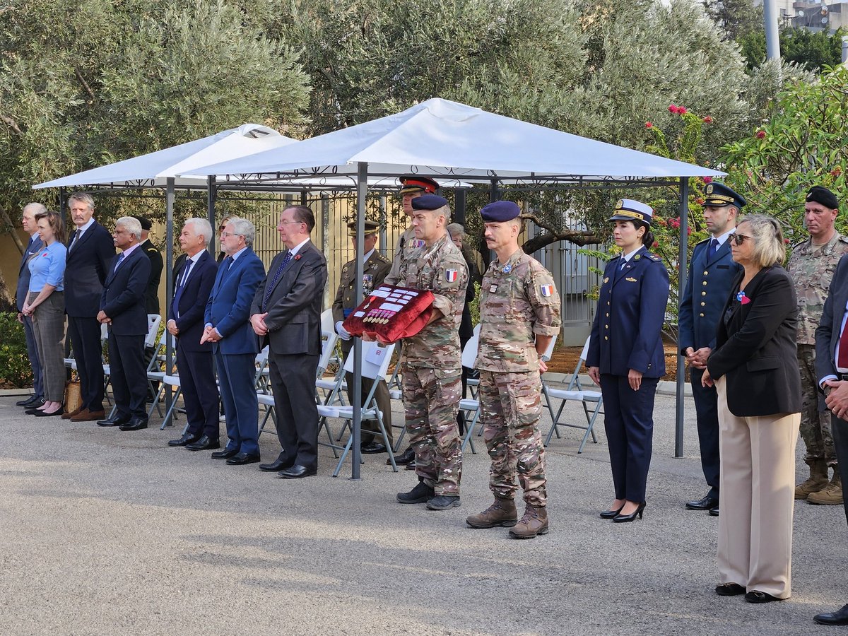 Beyrouth, #11Novembre, aux côtés de l'Ambassadeur <a href="/Herve_Magro/">Hervé Magro</a>, les soldats de <a href="/EtatMajorFR/">Armée française - Opérations militaires</a>, les représentants des nations amies et les récipiendaires de <a href="/LebarmyOfficial/">الجيش اللبناني</a> pour commémorer le souvenir du sacrifice ultime de ceux qui sont tombés pour la 🇨🇵
Nous ne les oublions pas.