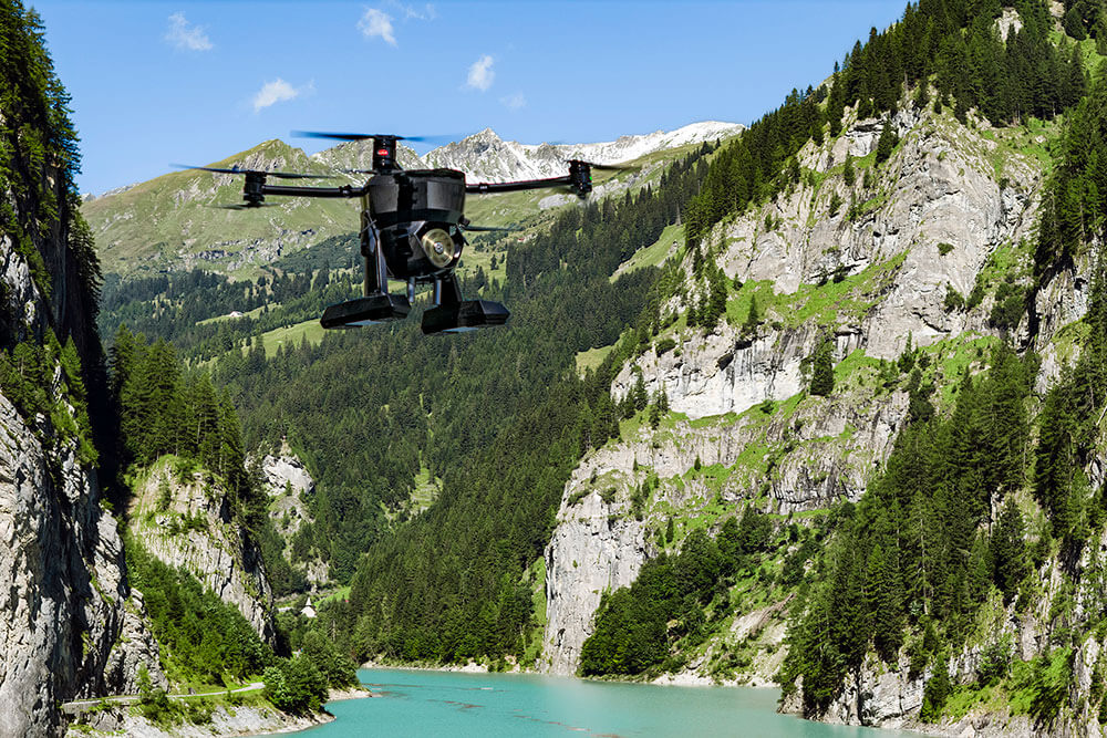 Xer Tech, ett defense tech-bolag baserat i Schweiz som är specialiserat på hybridelektriska UAV:er (drönare) med både försvars- och civila tillämpningar, noteras på Spotlight, via ett omvänt förvärv av Renewable Ventures-skalet. nyemissioner.se/borsnotering/x…