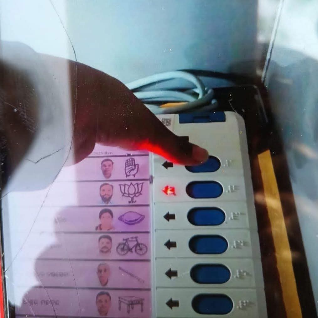 RAJESHSAHOONSUI's tweet photo. Proof of vote theft in Nuapada by-election 
#VoteChorBJP 
@INCIndia @RahulGandhi @BhaktaCharanDas @ECISVEEP https://t.co/V9xR6sKNkM