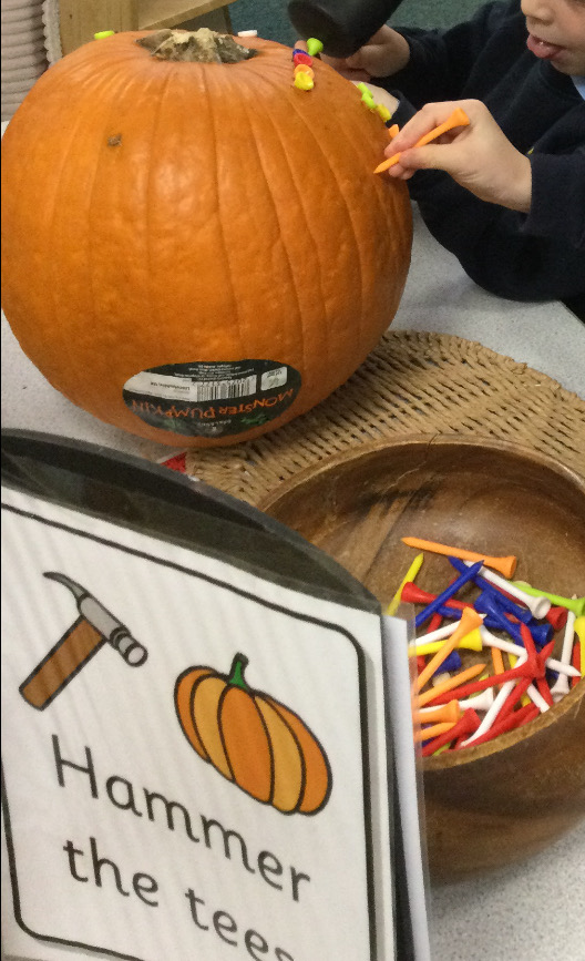 KerrMackiePS's tweet image. The Reception children have been learning about the story 'Pumpkin Soup' by Helen Cooper. The classroom provision has been enhanced to support the children's retelling of the story. #EYFS #qualitytexts #enhancedprovsion #teachingreception #reception #oracy #earlyyears