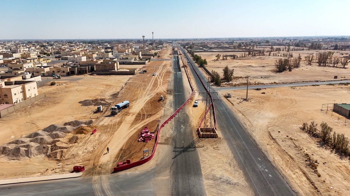 btabrjal's tweet photo. #بلدية_محافظة_طبرجل تبدأ إعادة تأهيل وتطوير طريق الأبراج بطول 8 كم ضمن الطرق المنقولة من وزارة النقل بمحافظة طبرجل ويأتي ذلك ضمن جهود البلدية لرفع جودة الطرق وسلامة سالكيها. https://t.co/IcT6HL0wxf
