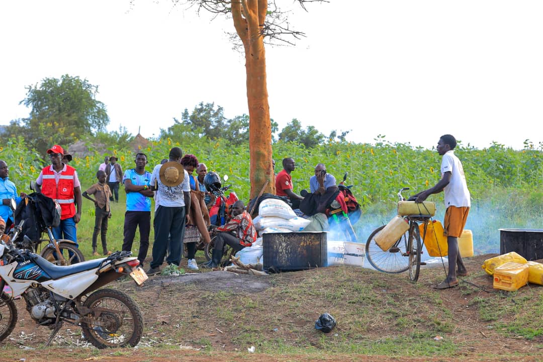 UgandaRedCross's tweet image. Months after landslides devastated Bududa, Manafwa, Bulambuli &amp;amp; Sironko, hope is returning. 400 displaced families are being received at a new @UgandaRedCross center in Chepsikunya, Kween, a step toward permanent resettlement, dignity &amp;amp; recovery. This is safe space as they…