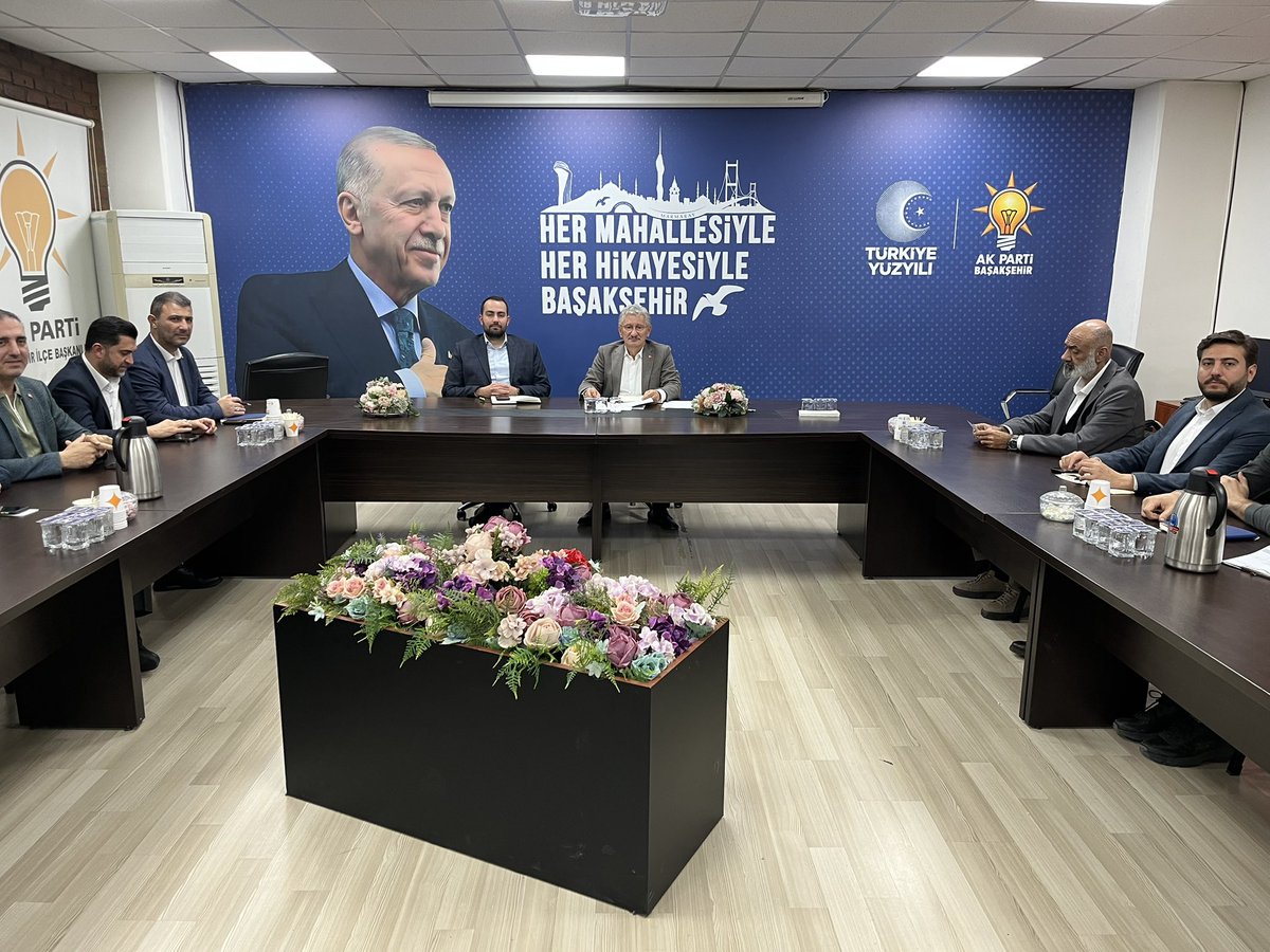 KayasSebahatdin's tweet photo. Haftalık olağan yürütme ve yönetim kurulu toplantımızı gerçekleştirdik.
Teşkilatımızın gücünü, birliğini ve kararlılığını pekiştirdiğimiz toplantımızda; üye çalışmalarımızı, saha faaliyetlerimizi değerlendirdik. Toplamtımız hayırlara vesile olsun. https://t.co/KXGKUWUkqy